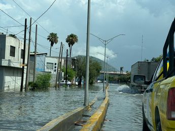 Fuertes lluvias provocan encharcamientos. | Martín Ocañas