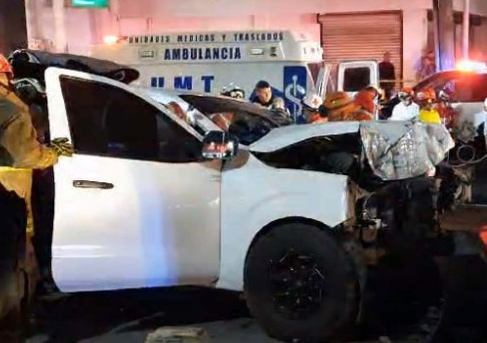 El conductor fue identificado como Erick de 35 años, quien aparentemente se quedó dormido. | Cortesía