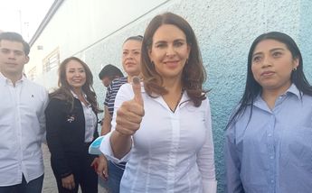 Candidata a gobernadora de la colación Va por Hidalgo, Carolina Viggiano Austria/ Karla Guerrero
