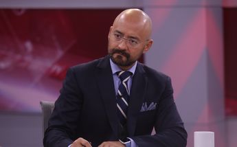 Víctor Hugo Michel conduciendo uno de los programas de la barra de Milenio Televisión / Juan Carlos Bautista