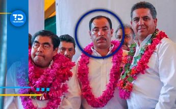 Miguel Barbosa Huerta junto a Juan Lira alias El Moco, hoy candidato a alcalde de Chignahuapan / Foto: e-consulta