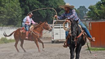 Charros poblanos demostraron su habilidad ejecutando las once suertes reglamentarias | Melanie Torres