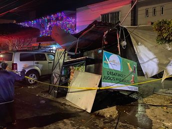 Puesto de sushi que fue embestido por la camioneta | Telediario