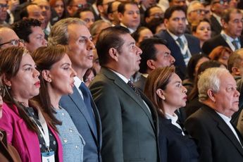 El gobernador electo Alejandro Armenta fue uno de los invitados al tercer informe de labores de la rectora BUAP / Agencia Es Imagen