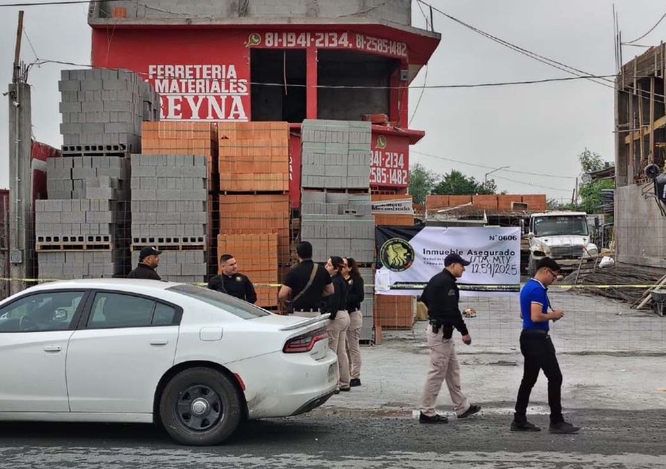 La Agencia Estatal de Investigaciones realizó un fuerte despliegue de elementos para el cateo de diversos inmuebles en Salinas Victoria. |