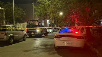 De acuerdo a una versión extraoficial, los presuntos agresores arribaron en motocicleta al sitio. | Ángel Mercado