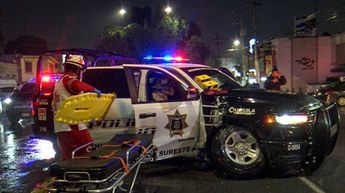 Las autoridades de Tránsito Municipal analizan cámaras de vigilancia para determinar las responsabilidades del choque ocurrido en Saltillo.