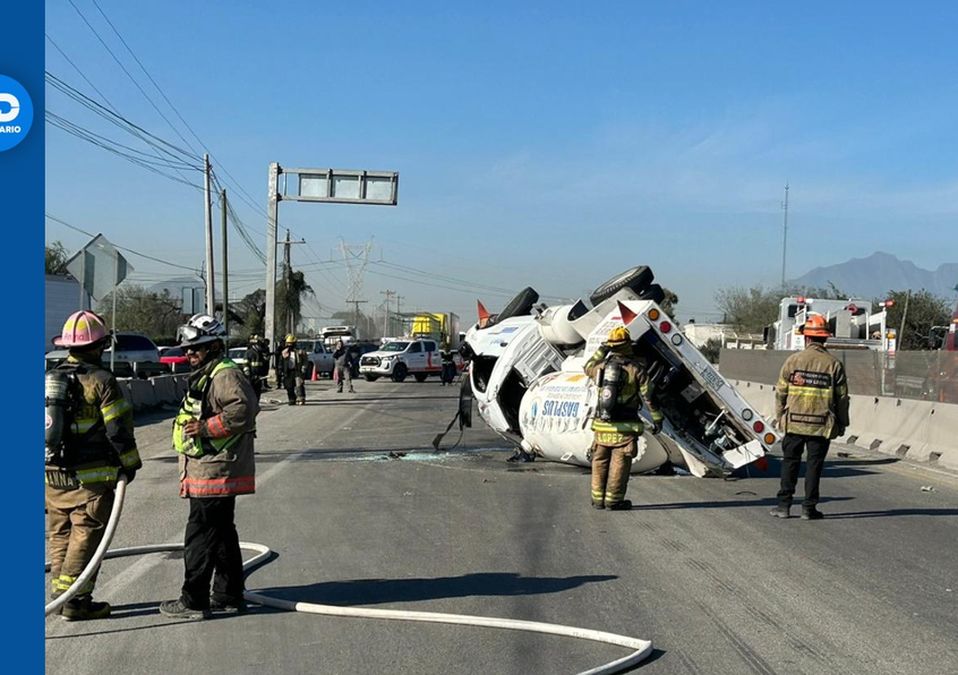 Volcadura de pipa de gas provoca cierre en Libramiento Noreste en Apodaca. | Pedro Delgado