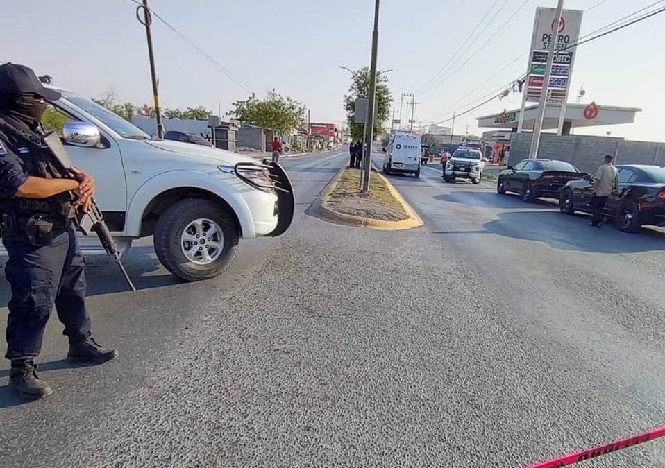 Hombre asesinado a balazos en gasolinera en Pesquería. | Agustín Martínez