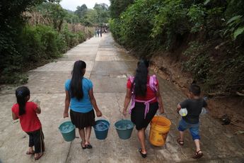 Algunas comunidades de Oaxaca ven en el huachicol de agua la única oportunidad para abastecerse / Agencia EsImagen