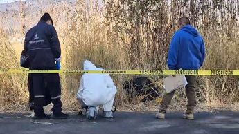 La maleta fue localizada por testigos en la zona, por lo que al emitir olores fétidos dieron aviso a las autoridades/ Especial