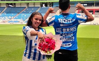 Le piden matrimonio a regia en Estadio BBVA | Cortesía Facebook