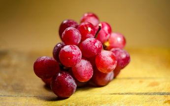 Las uvas representan los 12 deseos y prosperidad por cumplir en 2025 | Pexels
