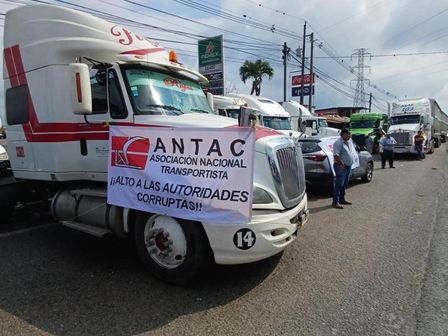 Los bloqueos se realizan en las principales autopistas de ingreso a CdMx. | Cuartoscuro