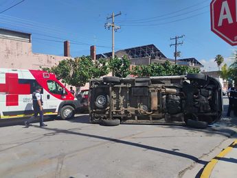 Autoridades municipales ordenaron el traslado de ambos vehículos involucrados al corralón mientras se deslindan las responsabilidades legales.