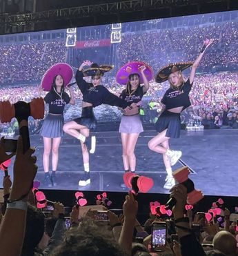 La agrupación musical asiática Blackpink durante uno de sus conciertos en el Foro Sol de la Ciudad de México. | Especial