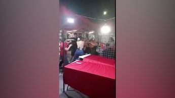 Comerciantes protagonizan pelea en fayuca de Ciudad Nazas en Torreón; hubo 3 detenidos