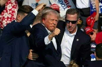 Donald Trump durante el atentado / AFP