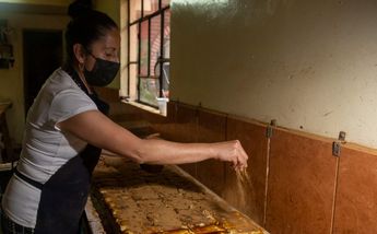 Proceso de preparación de muéganos de Tlaxcala / Andrés Lobato.