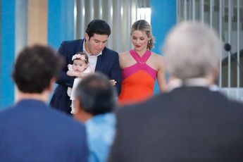 El gobernador Samuel García en compañía de su hija y su esposa Mariana Rodríguez durante el evento de inauguración. | Jorge López