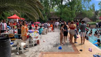 Familias completas disfrutan del Domingo de Pascua en Saltillo.