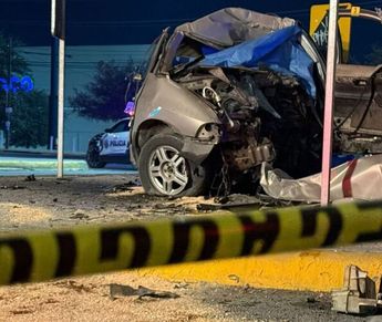 Paramédicos y elementos de Bomberos confirmaron el deceso de ambas personas.| Christian Montelongo