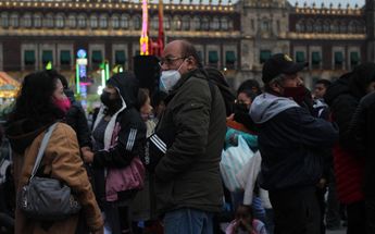 Personas en fila para Pinocho/ Rafael García