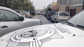 Las autoridades cerraron la calle Melchor Muzquiz ante el ataque a balazos. | Agustín Martínez