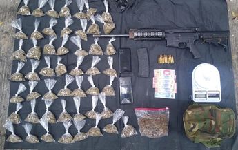 Armas y drogas fueron aseguradas durante los arrestos. | Cortesía