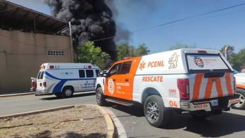 Cuerpos de auxilio llegaron al lugar en la colonia Plutarco Elías Calles. | Francisco Zúñiga Esquivel