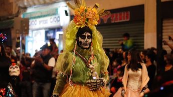 El Desfile de Calaveras forma parte del Festival La Muerte es un Sueño organizado por el IMACP | Es Imagen