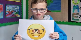 Niño pide cambiar emoji 'Nerd'.