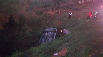 El automóvil cayó sobre un arroyo en la autopista a Reynosa. | Cortesía