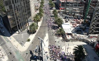 Avance de los contingentes de la Marcha del 8M por Paseo de la Reforma / Alejandro Vargas