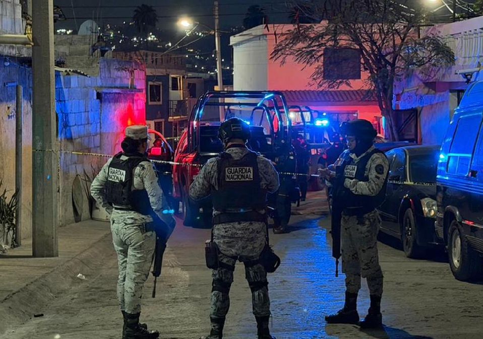 Elementos de Fuerza Civil y Guardia Nacional acudieron al lugar para acordonar la zona en la colonia 21 de marzo. | Fernanda Pérez