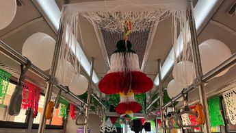 El camión decorado sorprendió a sus pasajeros quienes relatan que es muy lindo encontrarse estas sorpresas.| Susana Paredes