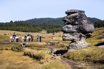 El rostro de una mujer se aprecia en una de las rocas de Piedras Encimadas / Especial