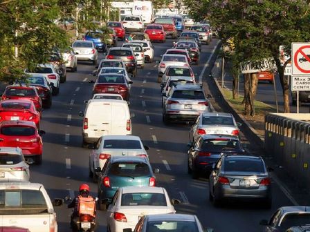 En 2025, las autoridades estatales de Querétaro han reforzado los llamados a cumplir con el pago del refrendo en tiempo y forma. Foto: Especial.