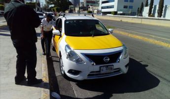 Los taxis deben de contar con el tarjetón o identificación oficial/ Especial