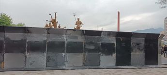 Toma a espaldas de la Fuente de Neptuno en la Macroplaza del Centro de Monterrey. | Cynthia Pardo