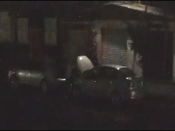 Hombre es captado robando autopartes en Edomex
