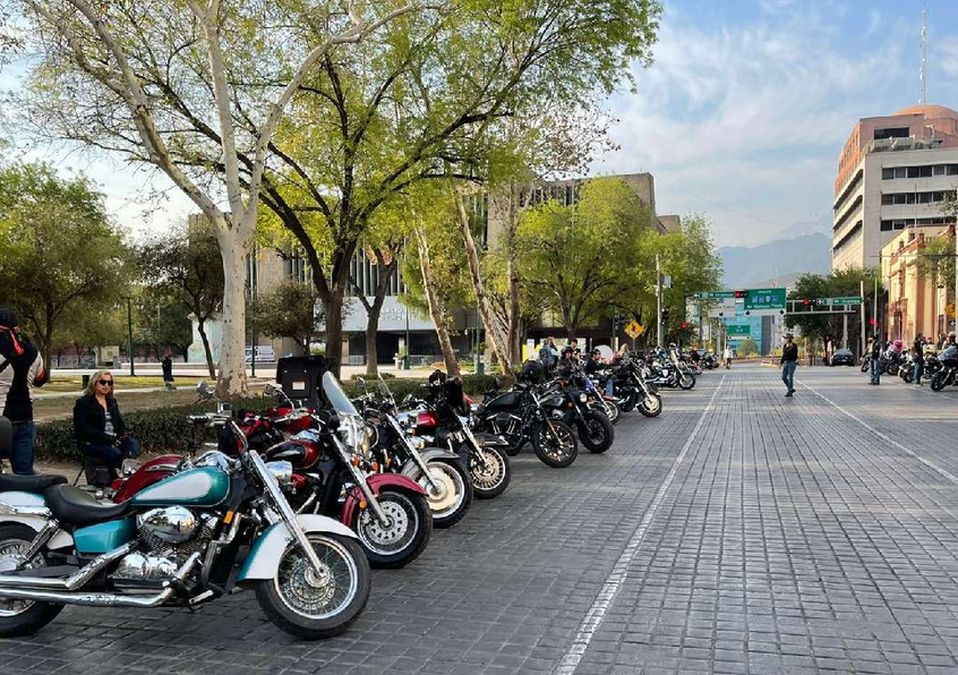 Motociclistas se dirigen a Santiago para misa. / Monserrat Contreras