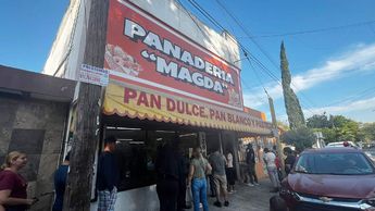 Habitantes de Guadalupe y San Nicolás acudieron a la panadería Magda. | Especial