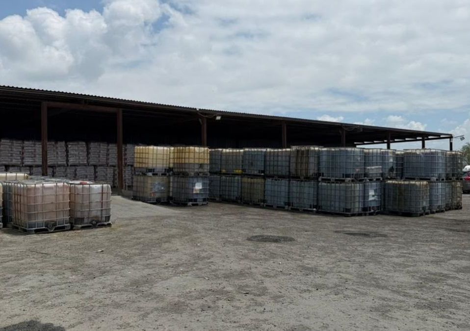 Con apoyo de Pemex y el Ejército, las autoridades federales incautaron más de un millón de litros de hidrocarburo, vehículos y equipo.| Especial
