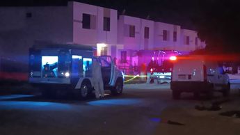 Luego de varias horas de recabar pruebas el cuerpo del occiso fue trasladado por la unidad del Servicio Médico Forense. | Israel Santacruz