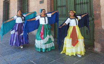 Bailarinas en el Museo de la Moreña, La Barca / Cecilia Ramos