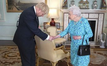 Boris Johnson e Isabel II / Gettyimages