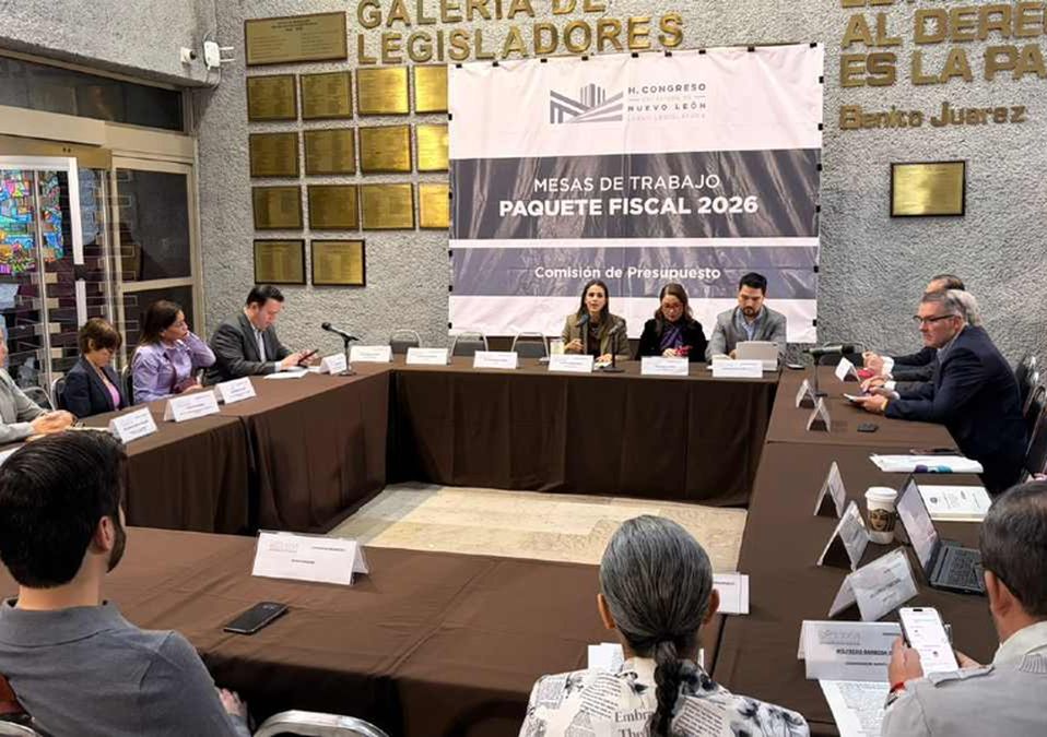 Guillermo Dillón, director general de patronato de bomberos en Nuevo León, explicó que tienen 14 estaciones y que quieren 17 nuevas. | Kevin Recio