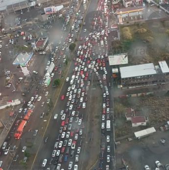 Lluvia en Puebla genera caos vial en la Vía Atlixcáyotl / Foto: 5Radio