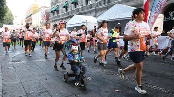 Corredores del Maratón Puebla 2025, participaron junto a sus hijos, amigos o familia / Jaime Zambrano